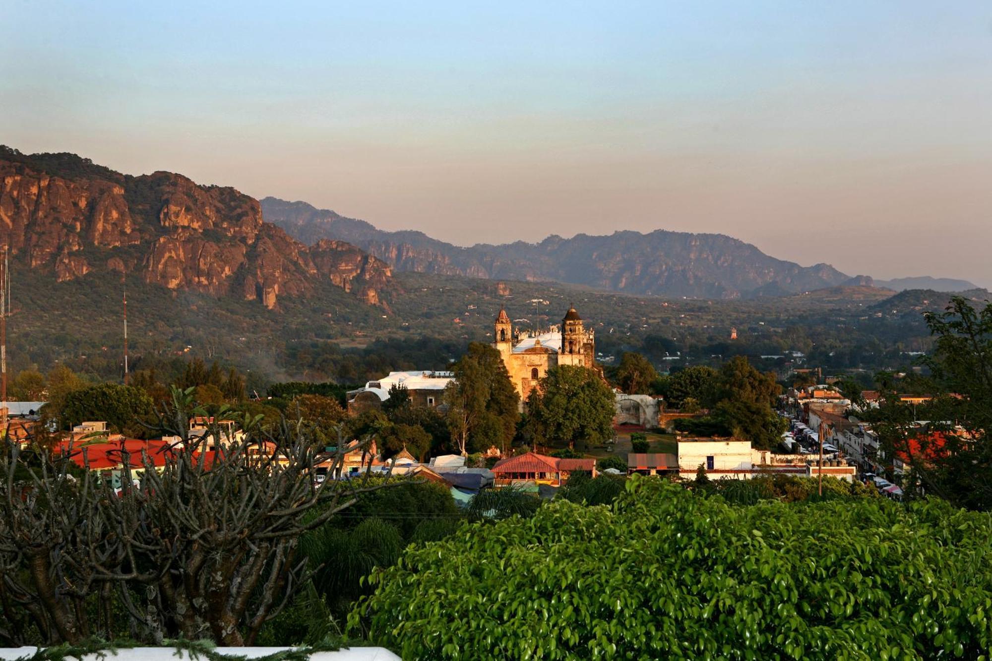 Posada Del Tepozteco - Hotel & Gallery Tepoztlán Buitenkant foto